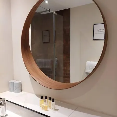 The Gin Suites Luxury Studio Apartment